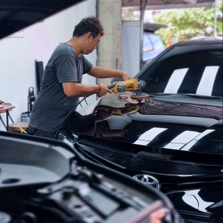 Paint correction mobil hitam